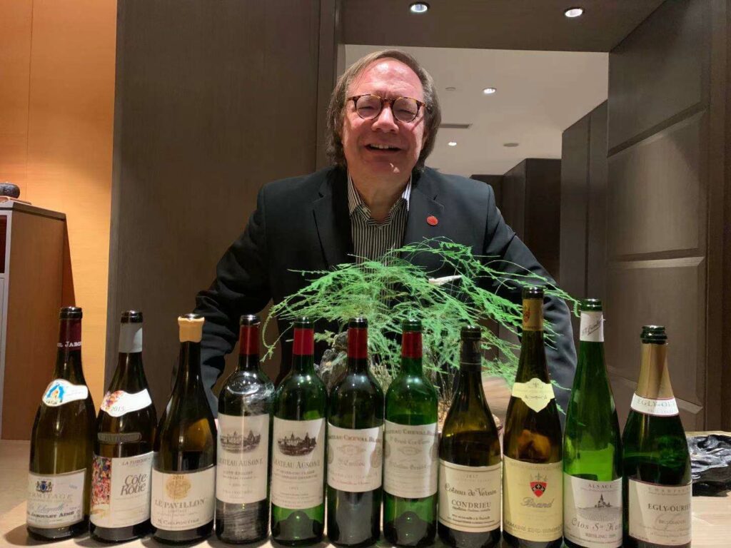 Ian-and-the-amazing-lienup-of-great-wines-at-the-dinner-1024x768-1