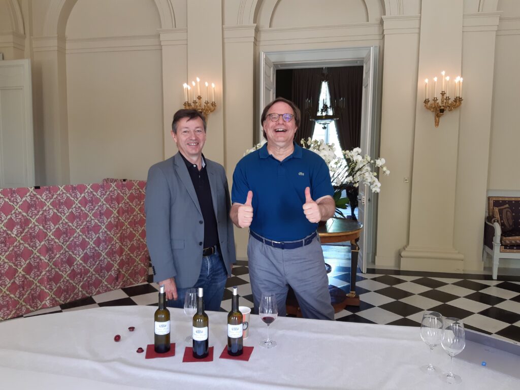 https://s.terroirsense.com/2021/03/Philippe-Bascaules-Chateau-Margaux-technical-director-andIan-min-1024x768-1-1-1.jpg